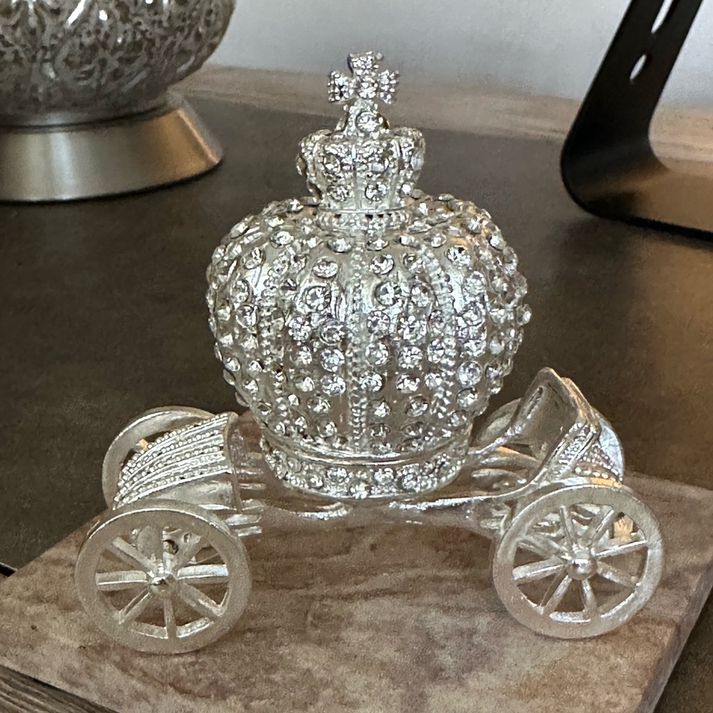 Princess Trinket Rhinestone Carriage! EVERY PRINCESS NEEDS ONE IN THEIR STOCKING